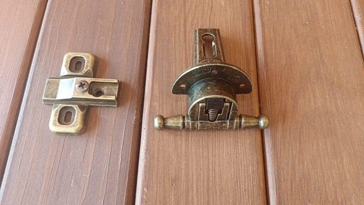 Cerniere per Mobili Antichi Cerniera per Ante in Battuta Arte Povera stile antico completa di basetta, Finitura bronzata scodellino 27